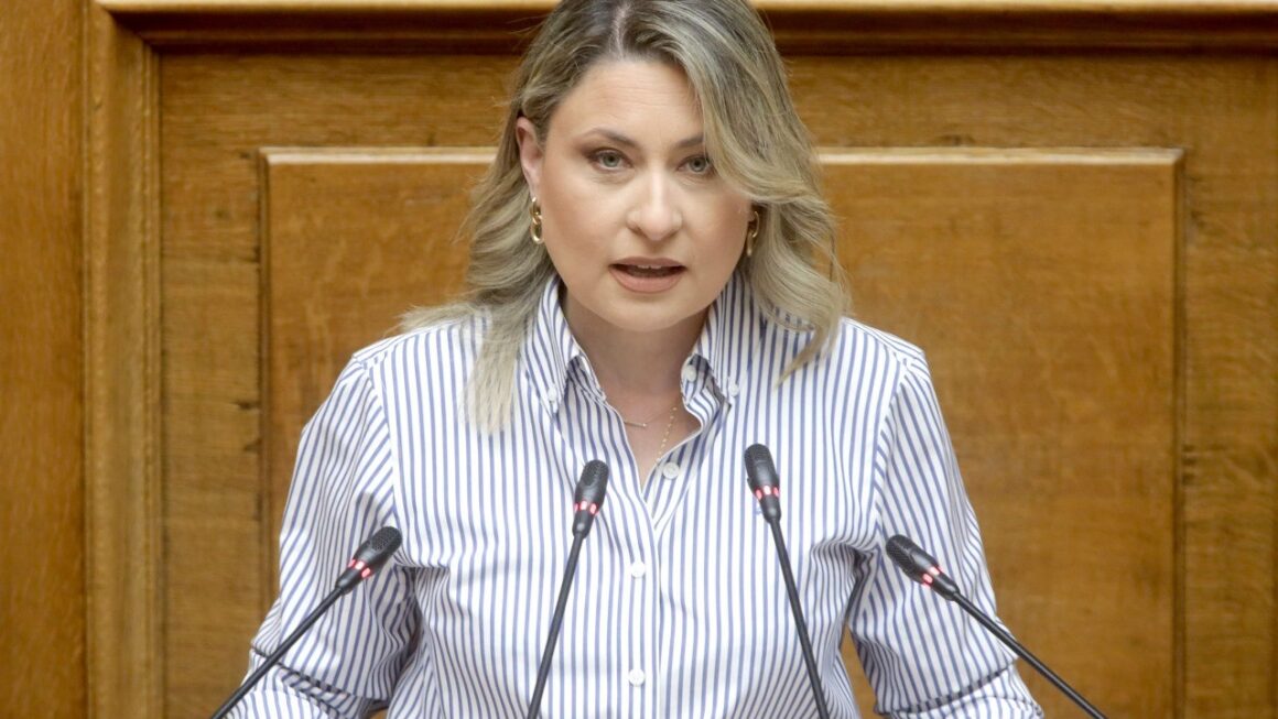 Χριστίνα Αλεξοπούλου: Στη Βουλή η σύνδεση του Λιμένα Αιγίου με την Πατρών-Αθηνών