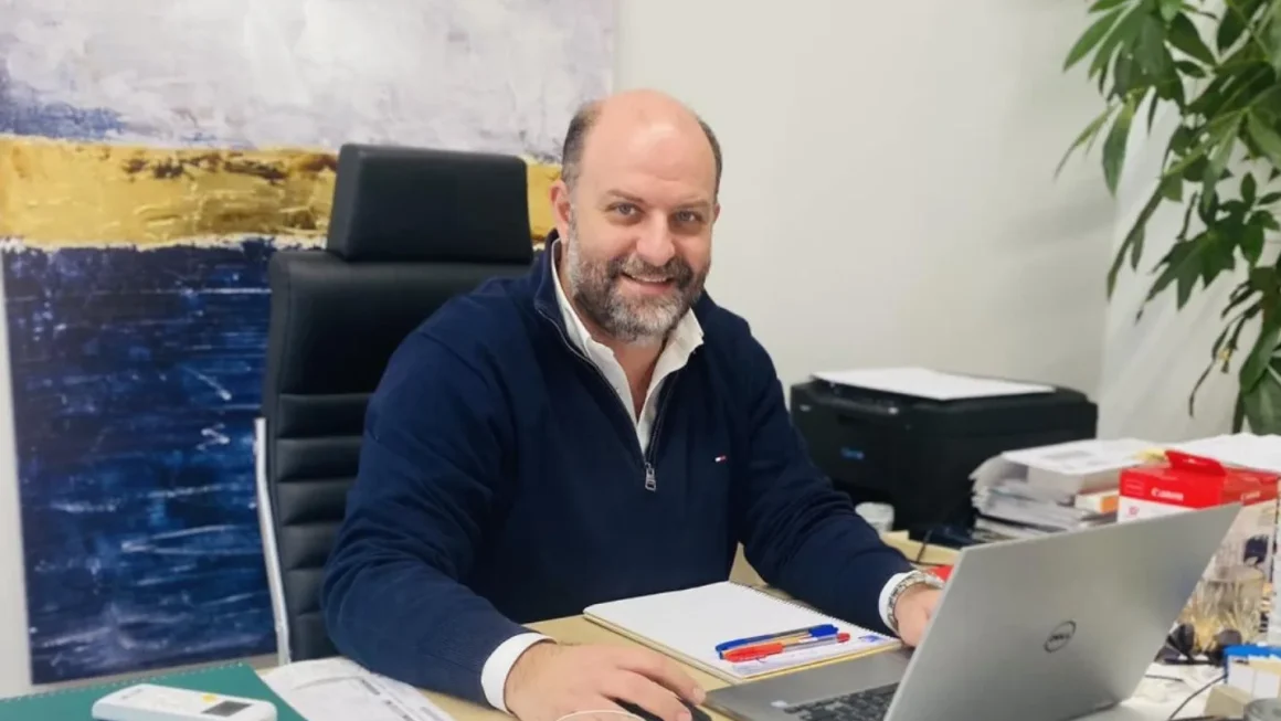 Ο Βαγγέλης Καραχάλιος φέρνει στη Λογοδοσία την καθαριότητα της Πάτρας