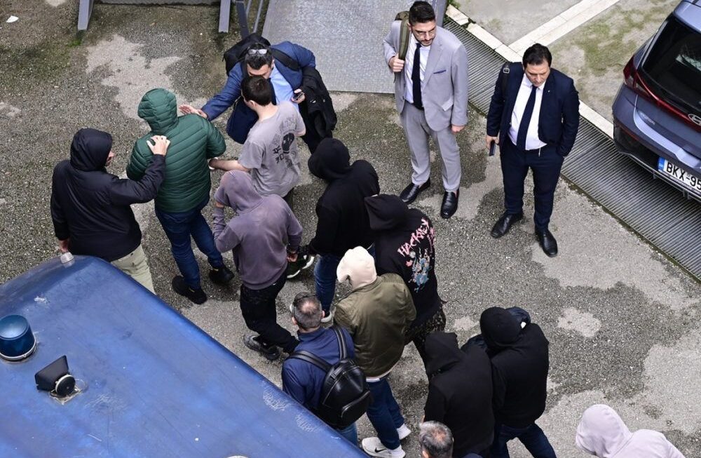 Ελεύθεροι με περιοριστικούς όρους οι πρώτοι 11 κατηγορούμενοι για τον ΟΠΕΚΕΠΕ