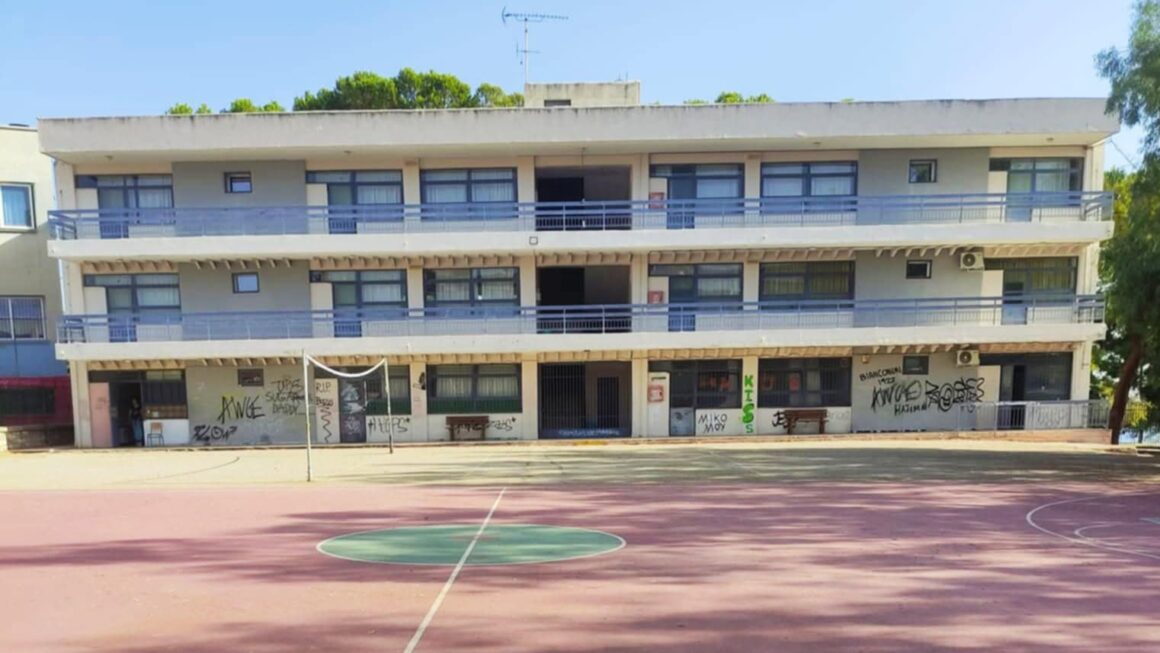 Αναστάτωση σε 1ο και 2ο Γυμνάσιο με …κουκουλοφόρους καταληψίες