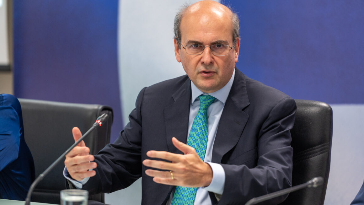 Χατζηδάκης: Στον αέρα οι αγροτικές επιδοτήσεις