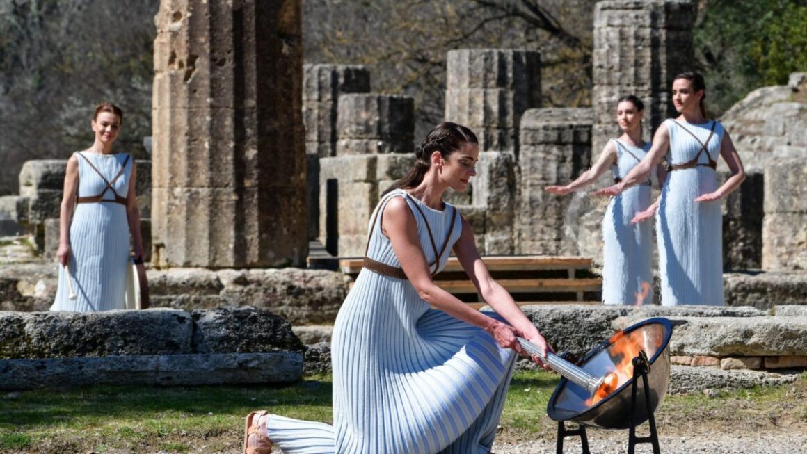 Η υποδοχή της Oλυμπιακής φλόγας στην Πάτρα