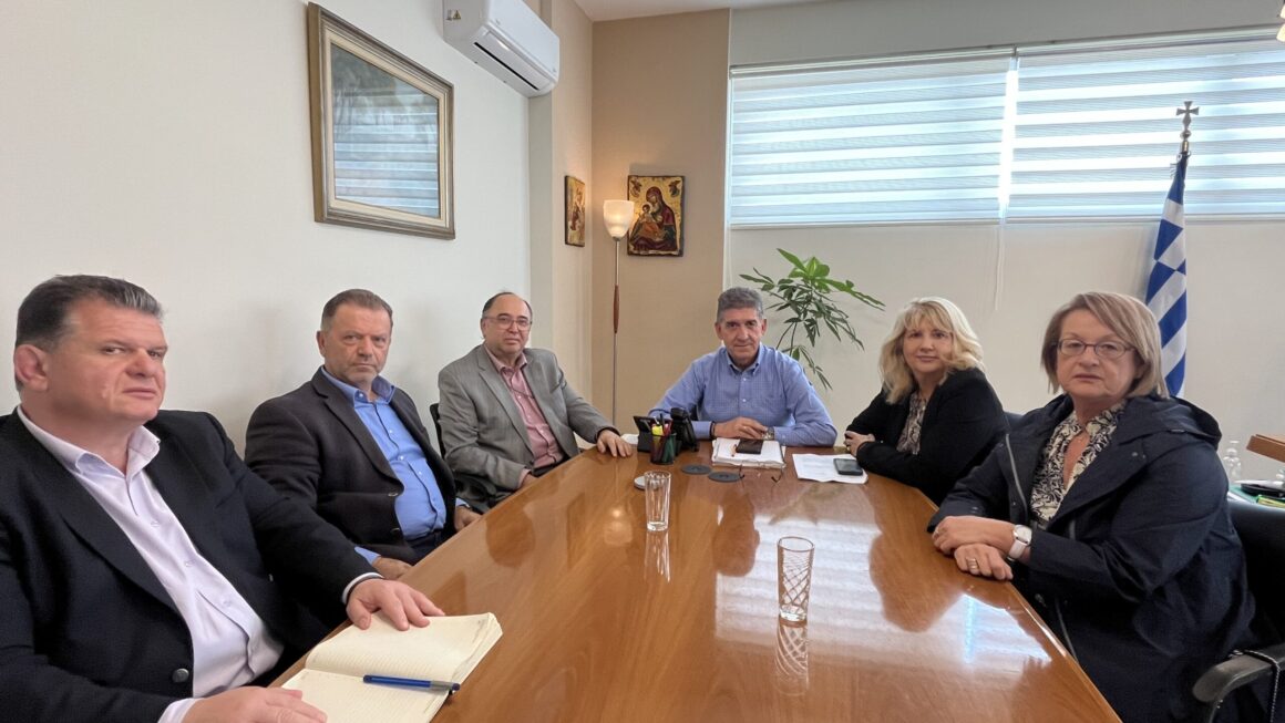 ΣΥΣΚΕΨΗ ΓΙΑ ΕΚΠΑΙΔΕΥΤΙΚΑ ΘΕΜΑΤΑ ΣΥΓΚΑΛΕΣΕ Ο ΔΗΜΑΡΧΟΣ ΔΥΤ. ΑΧΑΪΑΣ, ΓΡ. ΑΛΕΞΟΠΟΥΛΟΣ