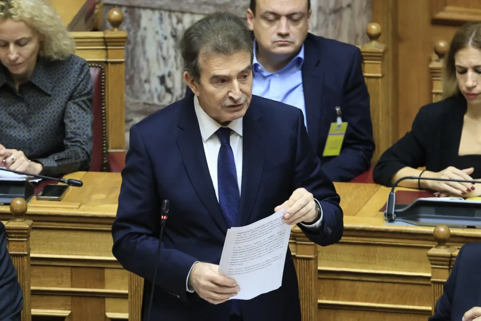 Βουλή: Με συναίνεση ΝΔ – ΠΑΣΟΚ πέρασε η τροπολογία για την αυστηροποίηση της νομοθεσίας περί όπλων