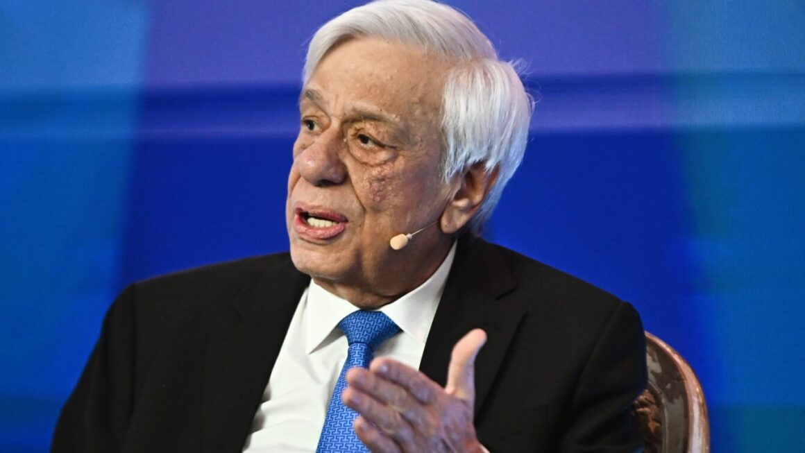 Παυλόπουλος: Η Τουρκία θέλει να «καταπιεί» την Κύπρο