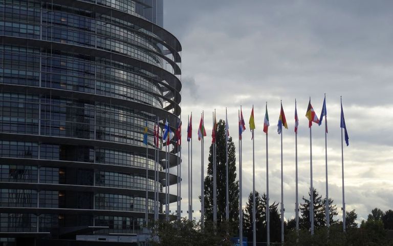Ευρωκοινοβούλιο: «Παγώνει» την εμπορική συμφωνία με τις ΗΠΑ