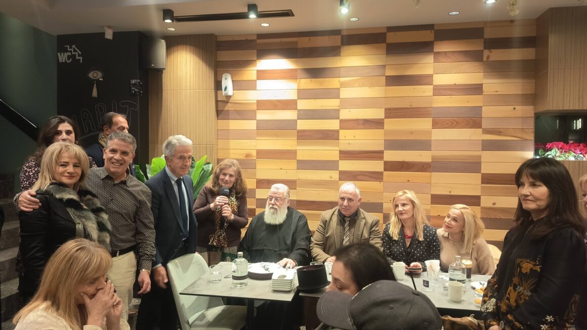 Έκοψαν πίτα και αντάλλαξαν ευχές στην ΙΣΤΟΡΙΚΗ ΛΑΟΓΡΑΦΙΚΗ ΕΤΑΙΡΕΙΑ  ΑΙΓΙΑΛΕΙΑΣ