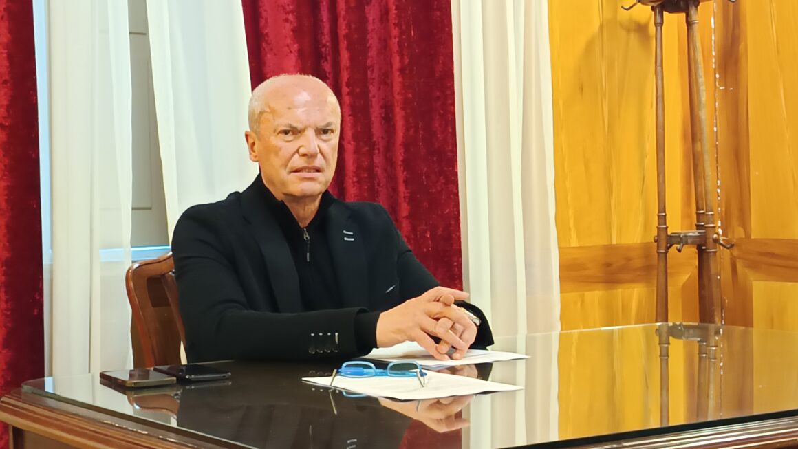 ΔΗΜΟΣ ΑΙΓΙΑΛΕΙΑΣ: «Θετικό το ισοζύγιο σε επιχειρείν και εμπόριο τα τελευταία δύο έτη στην περιοχή, αυξημένη η τουριστική κίνηση»