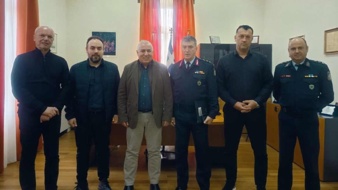 Συνάντηση Δημάρχου Αιγιαλείας με την ηγεσία της ΕΛ.ΑΣ. για θέματα ασφάλειας και συνεργασίας