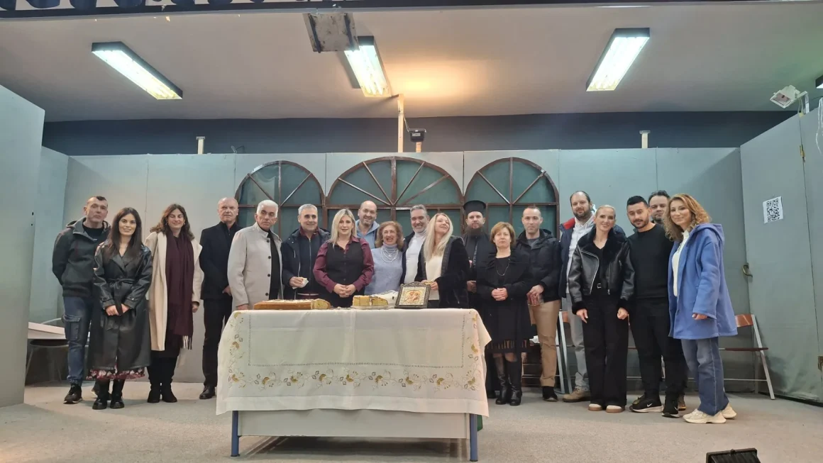 ΚΟΠΗ ΠΡΩΤΟΧΡΟΝΙΑΤΙΚΗΣ ΠΙΤΑΣ ΓΙΑ ΤΟ ΣΑΕΚ ΑΙΓΙΟΥ