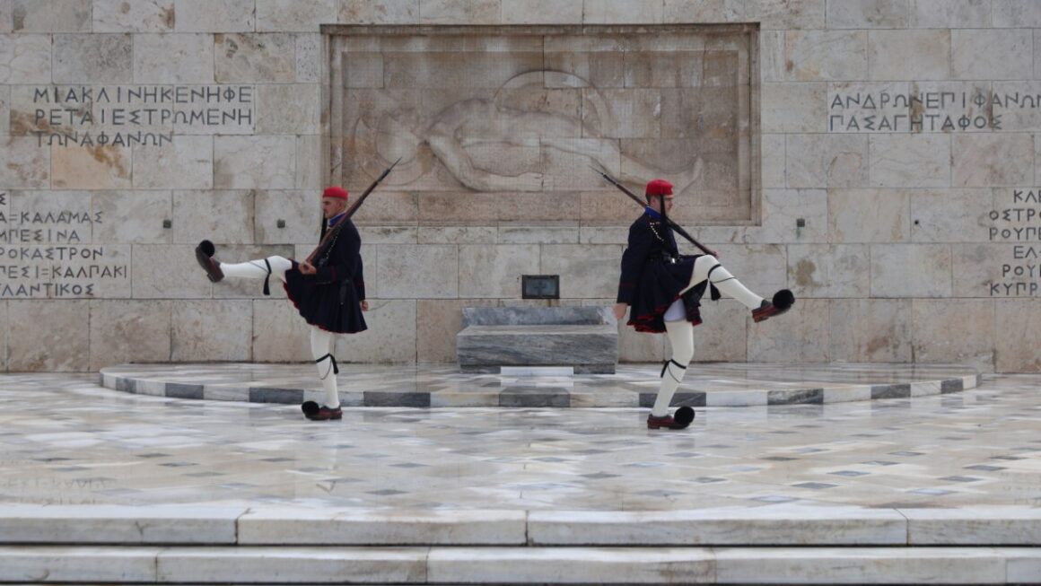 Δένδιας – Μενδώνη ανακοίνωσαν Μικτή Συμβουλευτική Επιτροπή για τον Άγνωστο Στρατιώτη