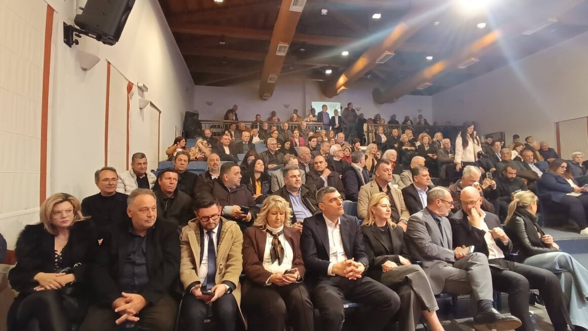 Η ΔΗΜΤΟ ΝΔ ΑΙΓΙΑΛΕΙΑΣ ΑΠΑΝΤΑ ΣΕ ΑΠΑΞΙΩΤΙΚΑ ΣΧΟΛΙΑ