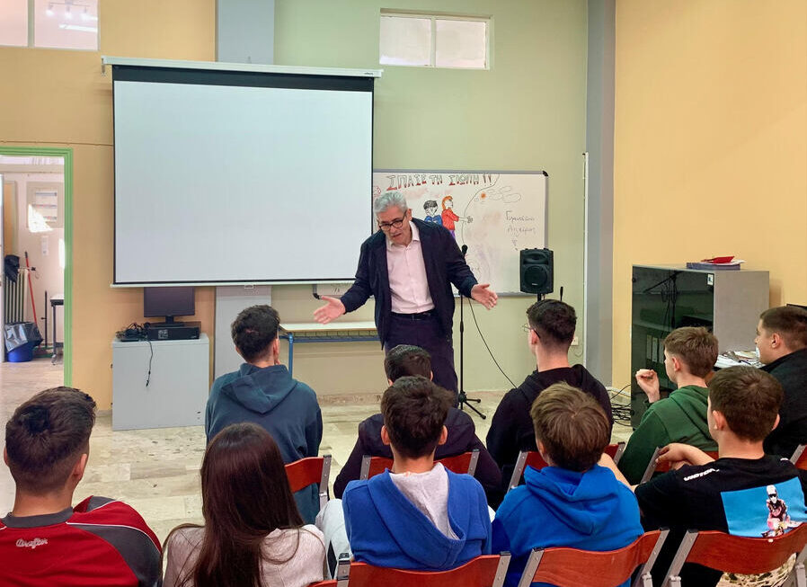 Ο Άγγελος Τσιγκρής μίλησε για τη σχολική βία στο Γυμνάσιο της Αιγείρας