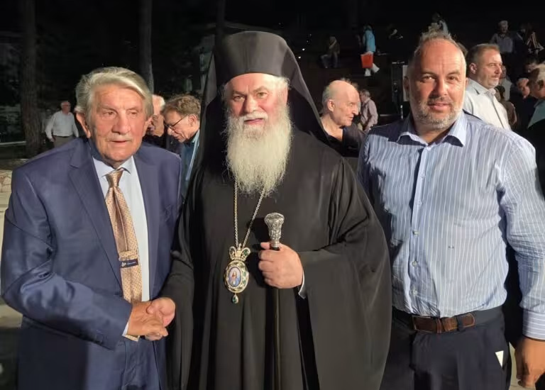 Με μεγάλη επιτυχία παρουσιάστηκε το βιβλίο «Το Αίγιο που χάνεται – Χρονικά μιας πόλης που αλλάζει» του Στάθη Θεοδωρακόπουλου