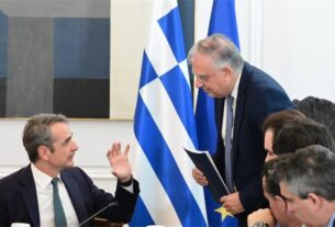 Σύσκεψη στο Μαξίμου με  εκπροσώπους της αγοράς για την ακρίβεια