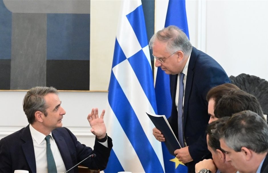 Σύσκεψη στο Μαξίμου με  εκπροσώπους της αγοράς για την ακρίβεια