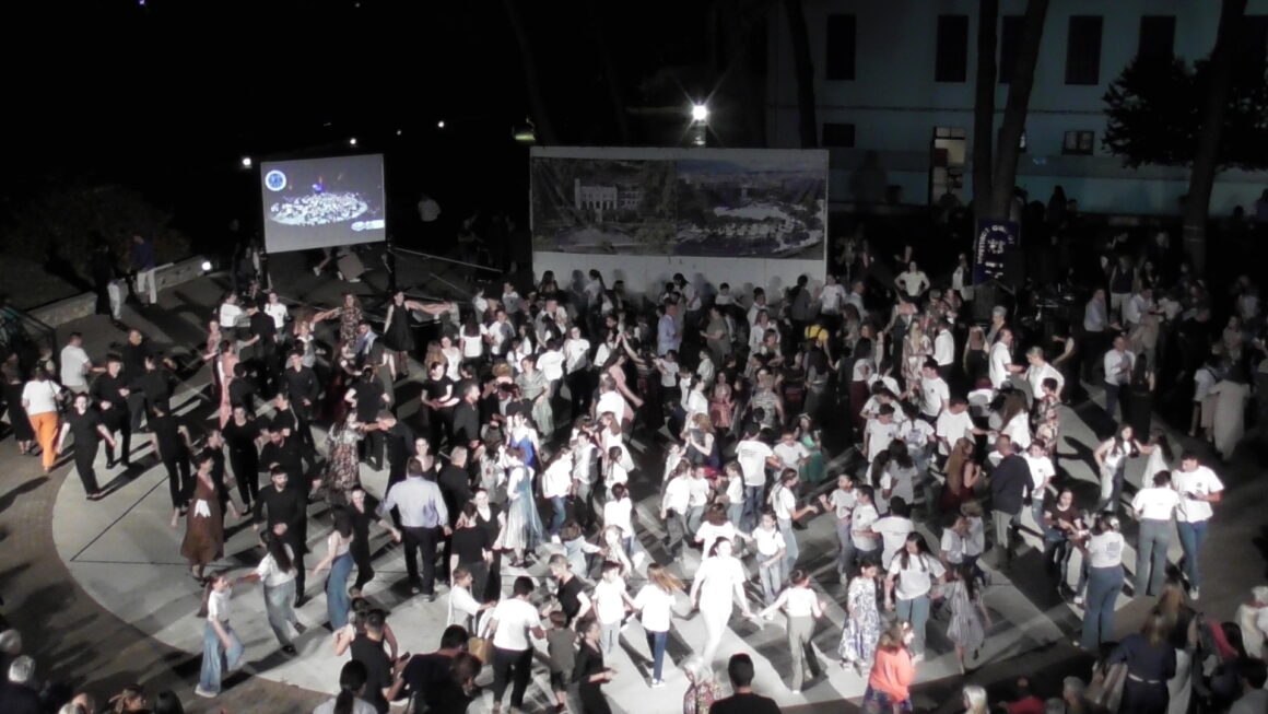 Με απόλυτη επιτυχία και πλήθος κόσμου πραγματοποιήθηκαν οι «Κύκλοι Παράδοσης» από τον Χορευτικό Όμιλο Αιγίου 1978 – Χρήστος Κιλιάς