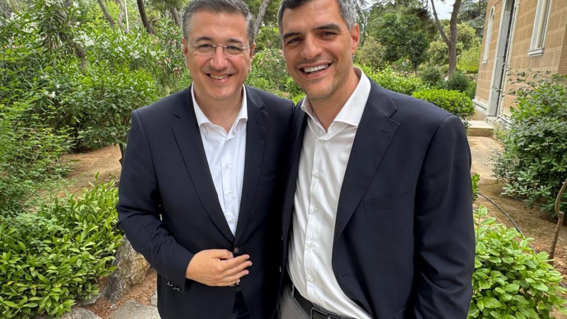 Συνάντηση με τον Ευρωπαίο Επίτροπο Απόστολο Τζιτζικώστα