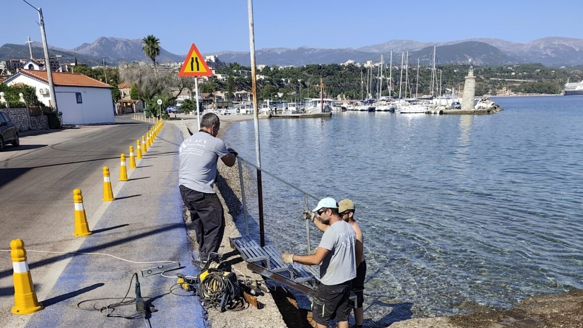 Αλλαγή σκάλας στην παραλία Αλυκής