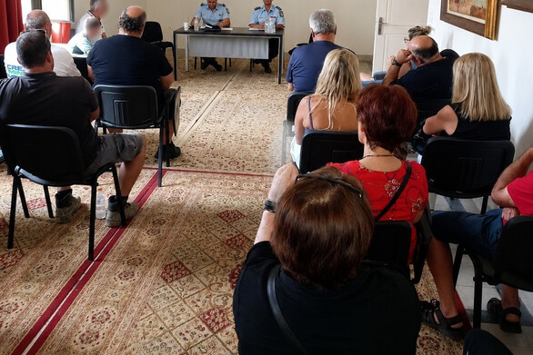 Ακράτα: Ενημερωτική διάλεξη για την προστασία των πολιτών από τις απάτες από την Αστυνομία