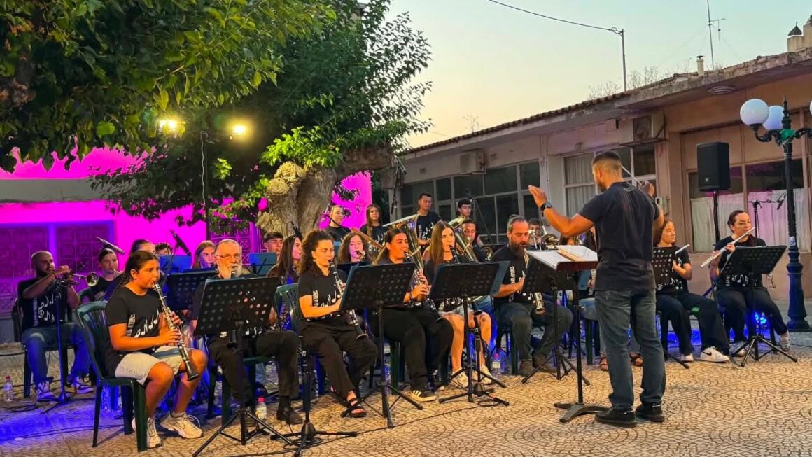 Με κέφι και ωραίες μουσικές η καλοκαιρινή συναυλία της Δημοτικής Φιλαρμονικής Αιγείρας “Ιωάννης Κοκονέτσης”
