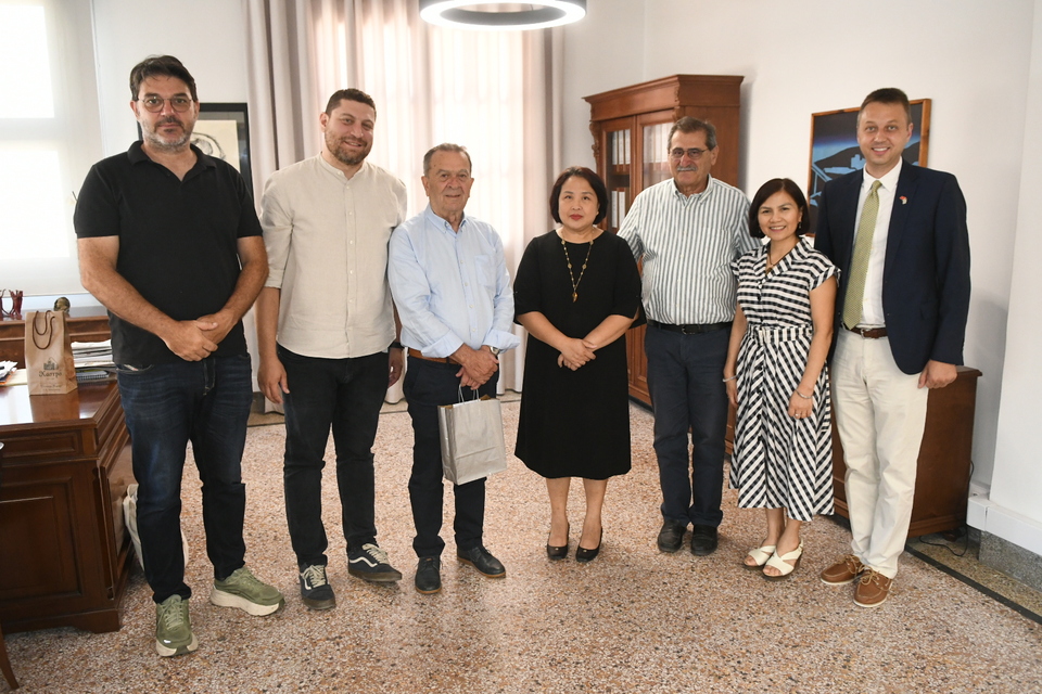 Συνάντηση της Πρέσβειρας του Βιετνάμ με τον Δήμαρχο Πατρέων