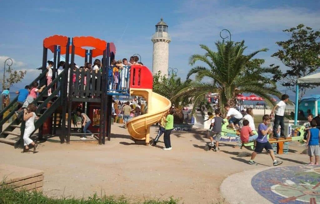 Έσπασε παιχνίδι στην παιδική χαρά του Φάρου