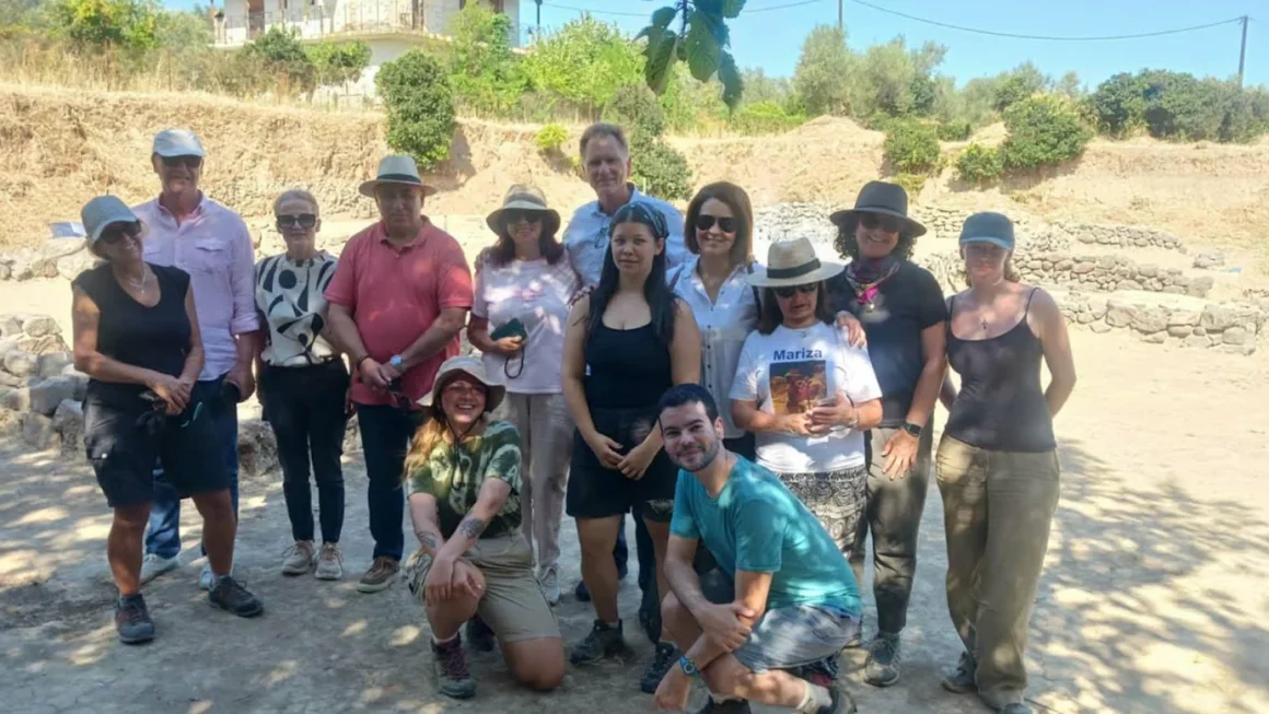 Στην Αρχαία Ελίκη ο Δήμαρχος Αιγιάλειας Π. Ανδριόπουλος και ο ευρωβουλευτής Ν. Παπανδρέου